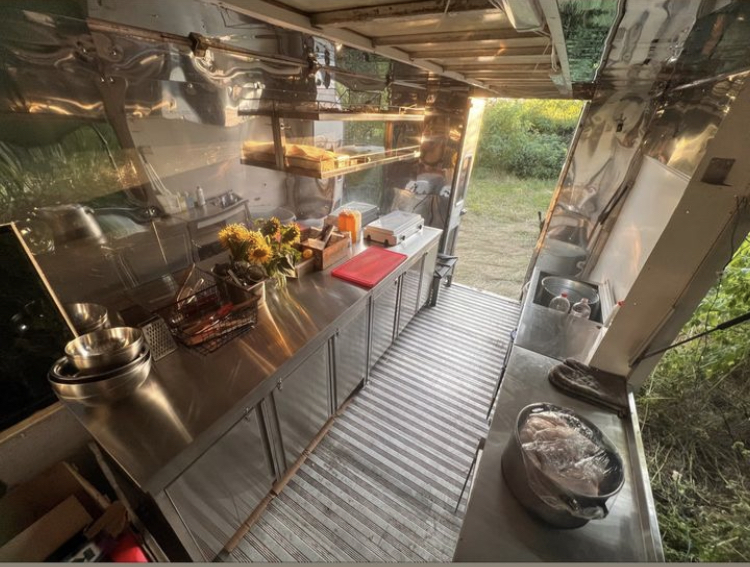 Фуд Трак Для ЗСУ: Польова кухня на базі вантажного автобуса IVECO